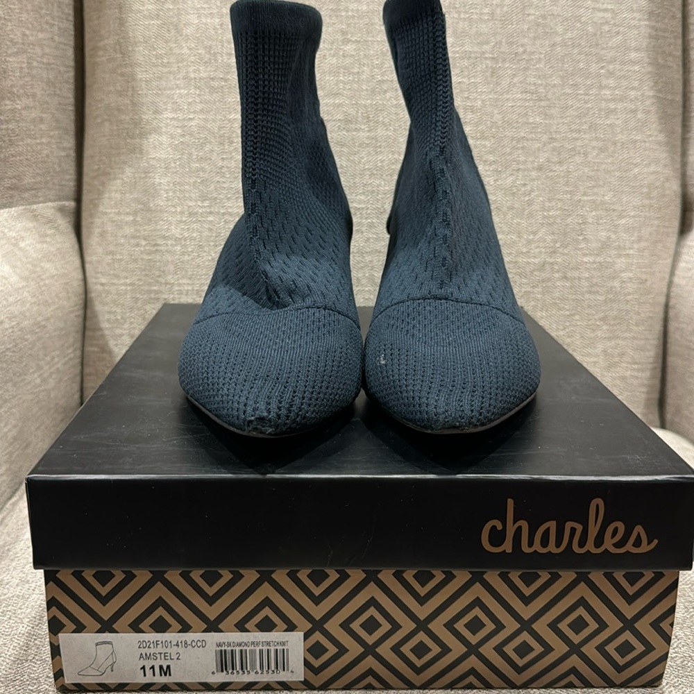Navy booty size 11 knit fabric pointed toe used